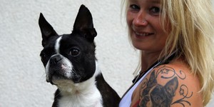 Veja donos que tatuaram seu cão no corpo (Laszlo Balogh/Reuters)