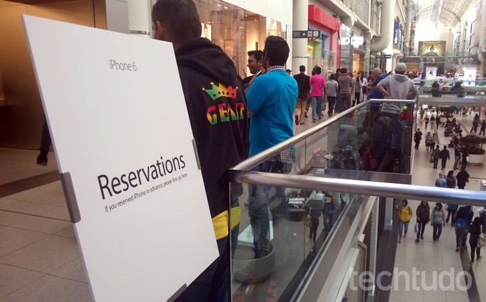 Filas para comprar iPhone 6 foram formadas ao longo desta sexta-feira (19) em frente à loja da Apple (Foto: Elson de Souza/TechTudo) Filas para comprar iPhone 6 foram formadas ao longo desta sexta-feira (19) em frente à loja da Apple (Foto: Elson de Souza/TechTudo)