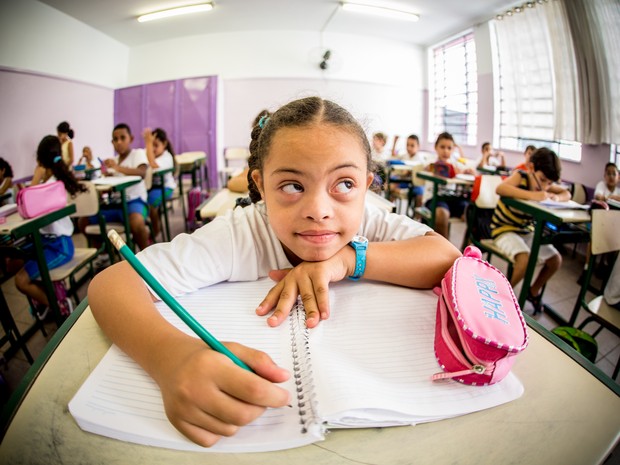 Lettícia da Silva Santos Azevedo, de 7 anos, tem sindrome de Down e estuda na Escola Municipal Celso Leite Ribeiro Filho, em São Paulo (Foto: Raul Zito/G1)