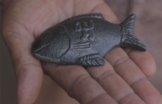 Campanha criou peixinho de ferro para ajudar no combate a anemia no Camboja (Foto: Reprodução/YouTube)