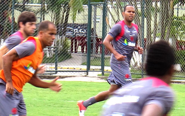 Alecsandro no treino do Vasco (Foto: André Casado / Globoesporte.com)