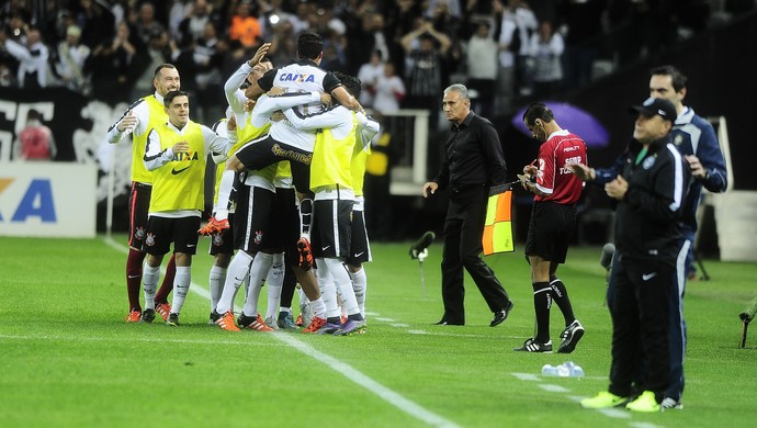 Tite diz que semana foi 'difícil' e que time do Corinthians estava 'enfeitado'