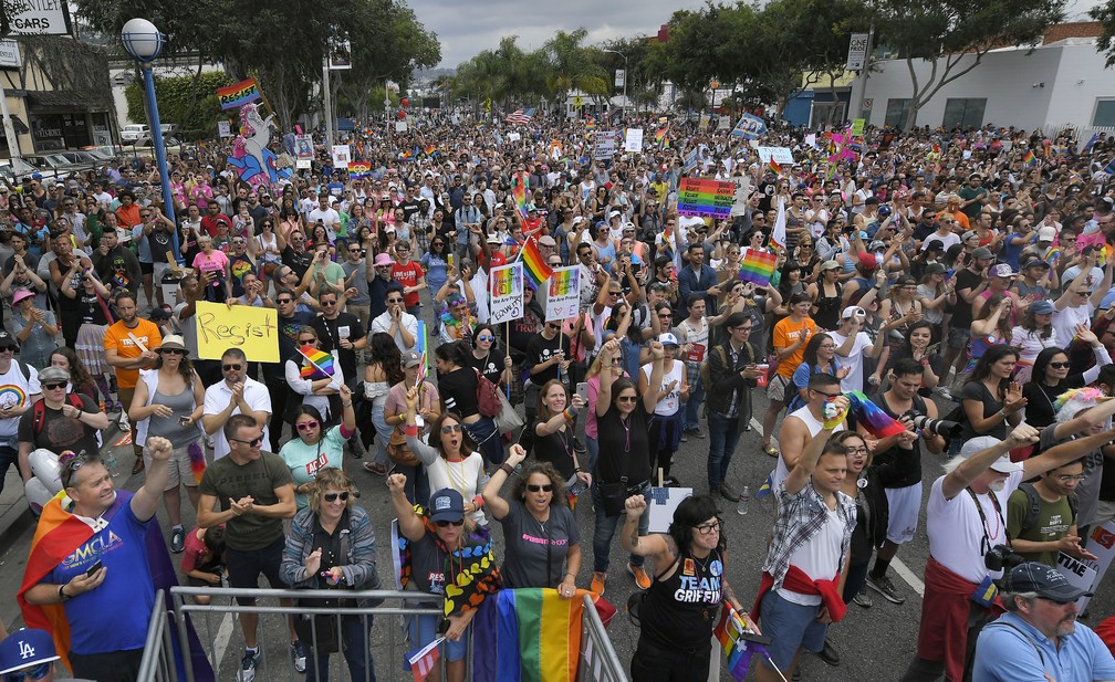 Marcha em defesa dos direitos da comunidade LGBT nos Estados Unidos (Foto: Associated Press)