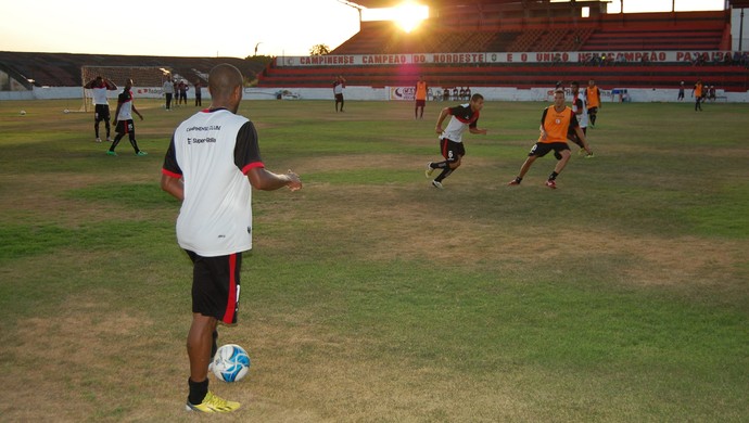 Treino do Campinense, no Renatão (Foto: Silas Batista / GloboEsporte.com)