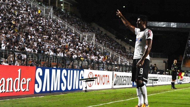 Paulinho gol Corinthians x Tijuana (Foto: Marcos Ribolli / Globoesporte.com)