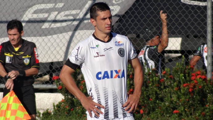Lucas Pavone, lateral do ASA (Foto: Leonardo Freire/GloboEsporte.com)