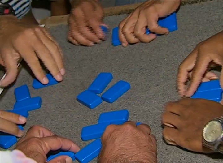 Jogo de Domino em grupo