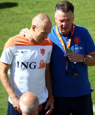 Van Gaal e Robben Holanda treino (Foto: Marcos Ribolli / Globoesporte.com)