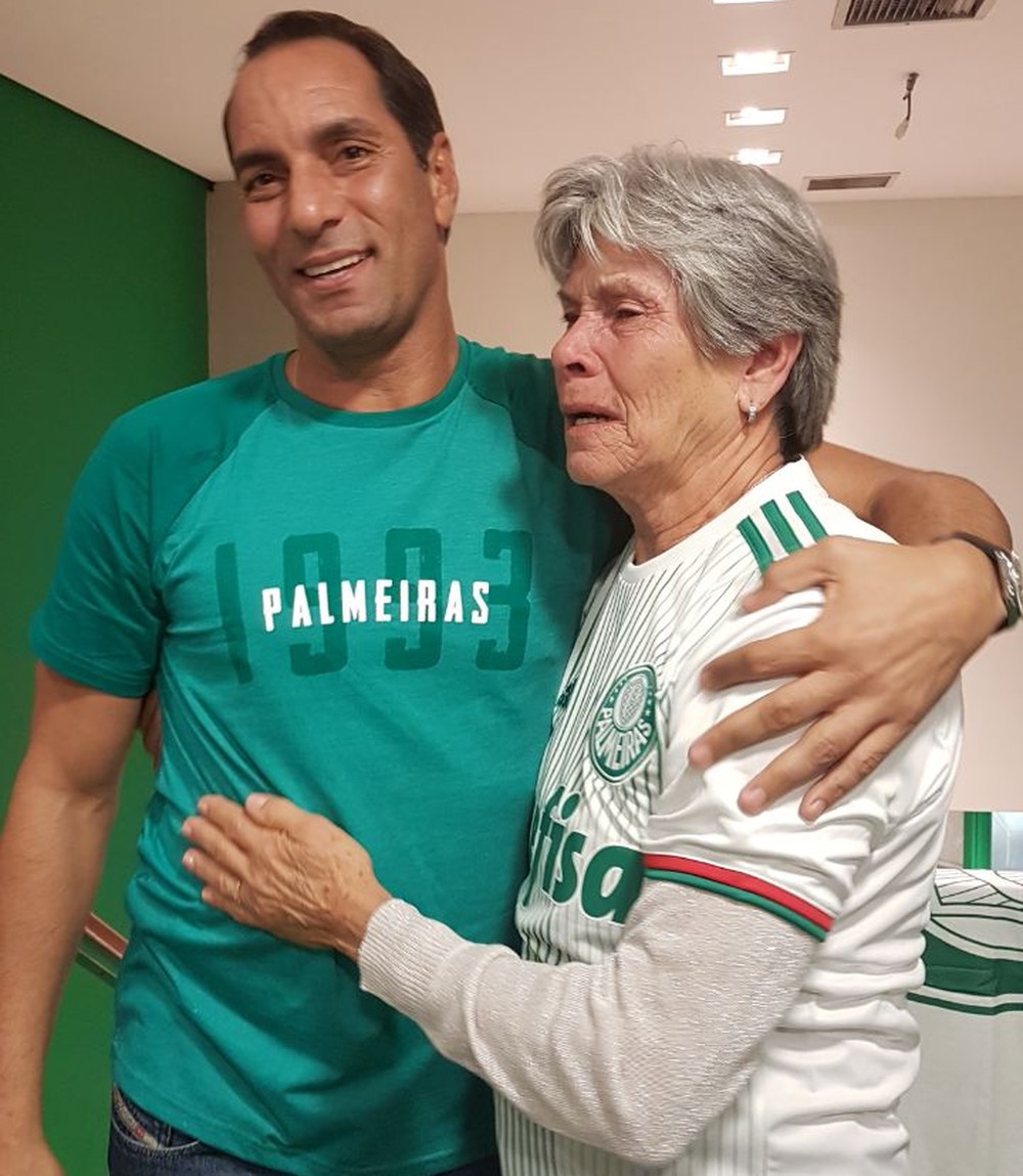  Torcedora do Palmeiras de 77 anos realiza sonho ao conhecer Edmundo