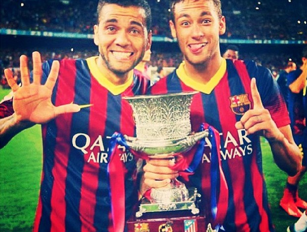 Danial Alves e Neymar barcelona título supercopa (Foto: Reprodução / Instagram)