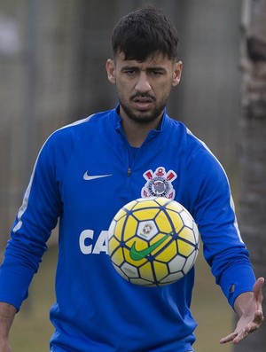 Camacho aguarda chance em retorno ao Corinthians: 
