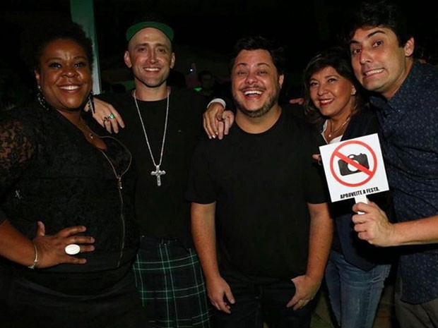 Cacau Protásio, Paulo Gustavo, Marcus Majella, Roberta Miranda e Bruno De Luca em festa de Anitta no Rio (Foto: Instagram/ Reprodução)