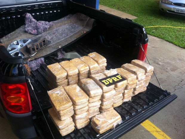 Polícia Rodoviária Federal apreendeu cerca de 80kg de crack em Laranjeiras do Sul (Foto: Polícia Rodoviária Federal / Divulgação) Polícia Rodoviária Federal apreendeu cerca de 80kg de crack em Laranjeiras do Sul (Foto: Polícia Rodoviária Federal / Divulgação)