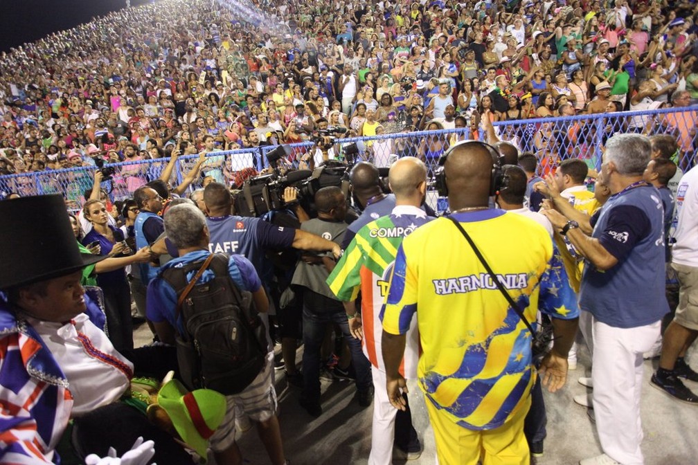 Carro da escola Unidos da Tijuca teve acidente na Sapucaí (Foto: Claudio Andrade/EGO)