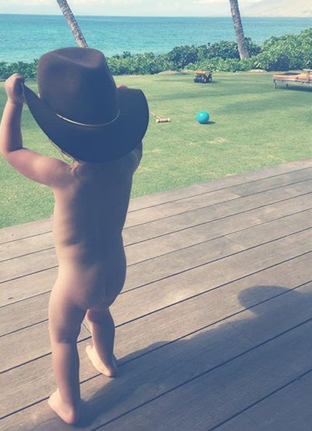 Olivia Wilde postou foto do filho, Otis, pelado e gerou controvérsia na web (Foto: Reprodução/Instagram) Olivia Wilde postou foto do filho, Otis, pelado e gerou controvérsia na web (Foto: Reprodução/Instagram)