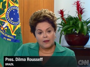 A presidente Dilma Rousseff, em entrevista à CNN, ao comentar a derrota do Brasil para a Alemanha na Copa (Foto: Reprodução/CNN)
