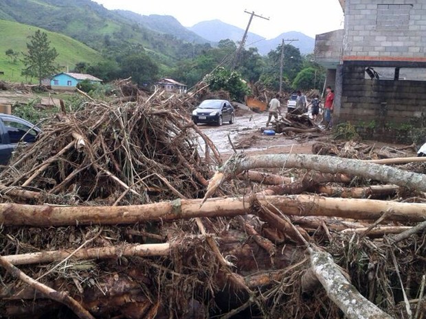 Itaoca, no Vale do Ribeira, interior de São Paulo, foi atingida por um forte temporal (Foto: Dione Aguiar/G1)