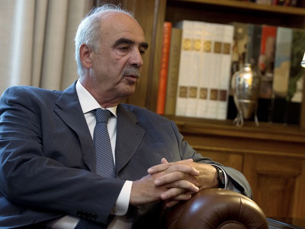 Meimarakis tem a sua disposição um prazo de três dias para empreender consultas com outros partidos e formar um governo (Foto: Reuters) Meimarakis tem a sua disposição um prazo de três dias para empreender consultas com outros partidos e formar um governo (Foto: Reuters)