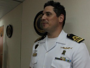 Capitão de Corveta Teixeira falou sobre as atividades da Marinha no município (Foto: Katiúscia Monteiro/ Rede Amazônica)