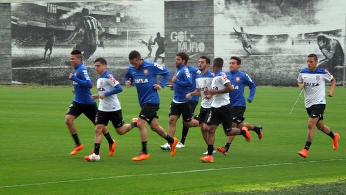 Preparador faz jogadores do Corinthians sofrerem em treino físico