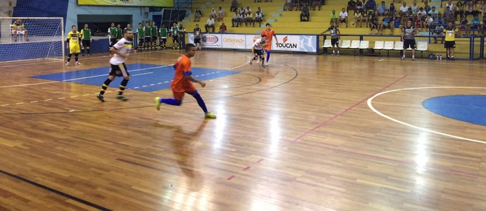 Volta Redonda e Piraí estreiam na Copa Rio de Futsal na Ilha São João (Foto: Fabrício Werneck/TV Rio Sul)
