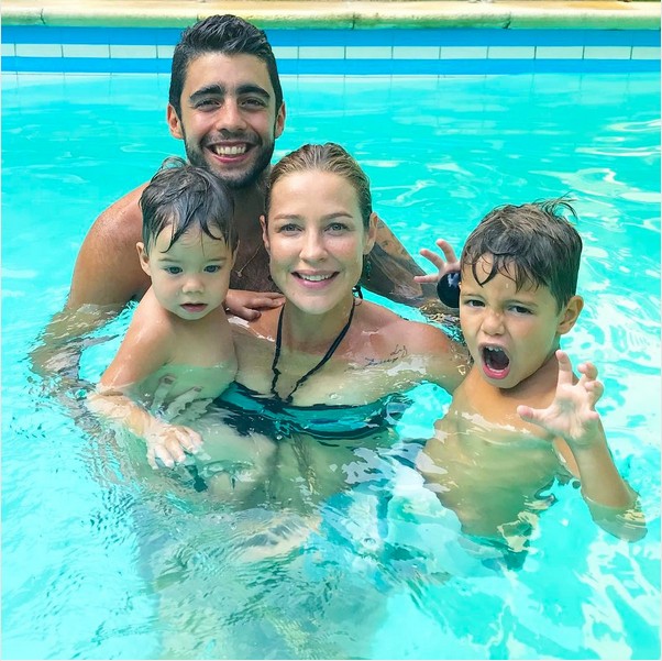 Pedro Scooby e Luana Piovani com Dom e Bem (Foto: Reprodução/Instagram)