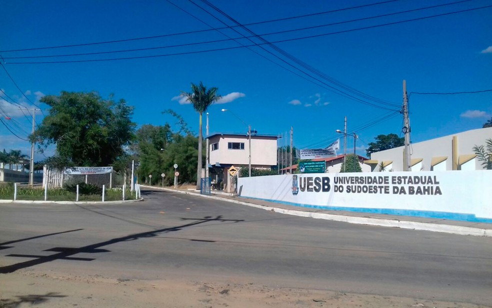 Sete estudantes da Uesb são expulsos por fraude em cotas quilombolas. (Foto: Carol Pimenta/TV Sudoeste)