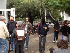 G1 Manifestantes desocupam Câmara Municipal de Porto Alegre