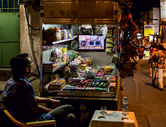 Comerciante atua na Rocinha (Foto: Ana Carolina Fernandes/ÉPOCA)