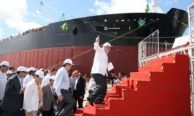 O Presidente Lula na cerimônia de lançamento de batismo do 1º navio do Promef, o Suezmax "João Cândido", 07/05/2010 (Foto: Petrobras)