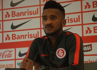 Artur lateral-esquerdo Inter (Foto: Tomás Hammes / GloboEsporte.com) Artur lateral-esquerdo Inter (Foto: Tomás Hammes / GloboEsporte.com)