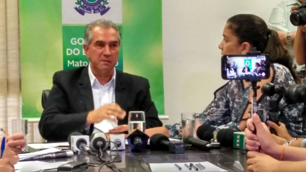 Governador Reinaldo Azambuja (PSDB) durante coletiva de imprensa (Foto: Juliene Katayama/G1 MS)