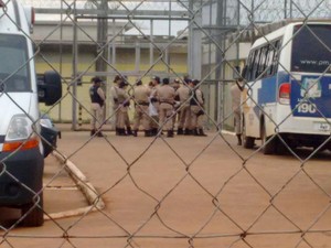 Revista acontece após autorização da Justiça do Tocantins (Foto: Fabíola Selis/TV Anhanguera)