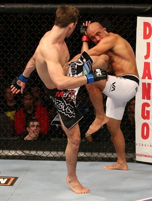 Rory MacDonald acerta BJ Penn UFC (Foto: Getty Images 	)