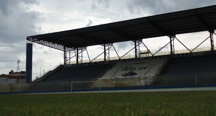 Estádio Moacyrzão em Macaé (Foto: Gustavo Garcia/GloboEsporte.com)