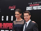 Katie Holmes acompanha Tom Cruise em première