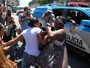 Mãe de menino morto se revolta com policiais (MARCOS DE PAULA/ESTADÃO CONTEÚDO)