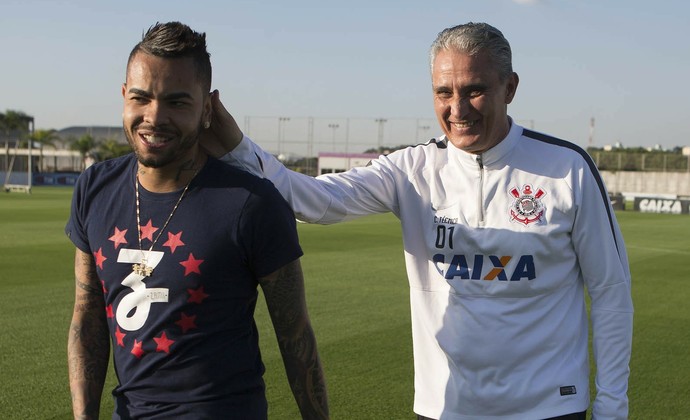 Dentinho e Tite Corinthians (Foto: Daniel Augusto Jr/Agência Corinthians)