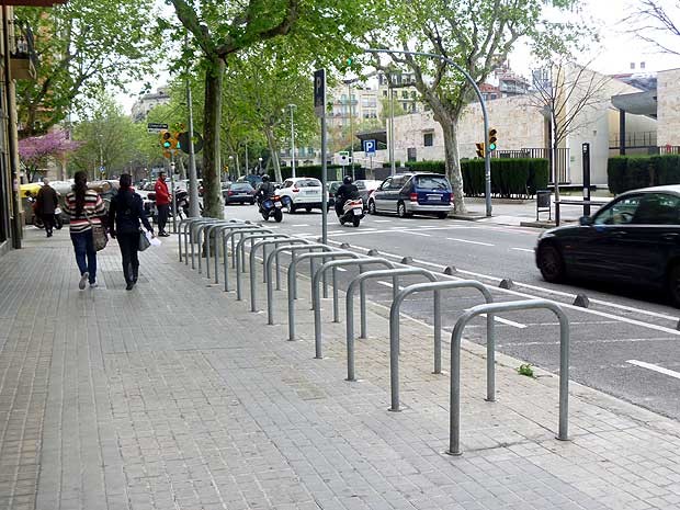 Sistema de aluguel de bicicletas em Barcelona, na Espanha (Foto: Maria Amélia D'Azevedo)