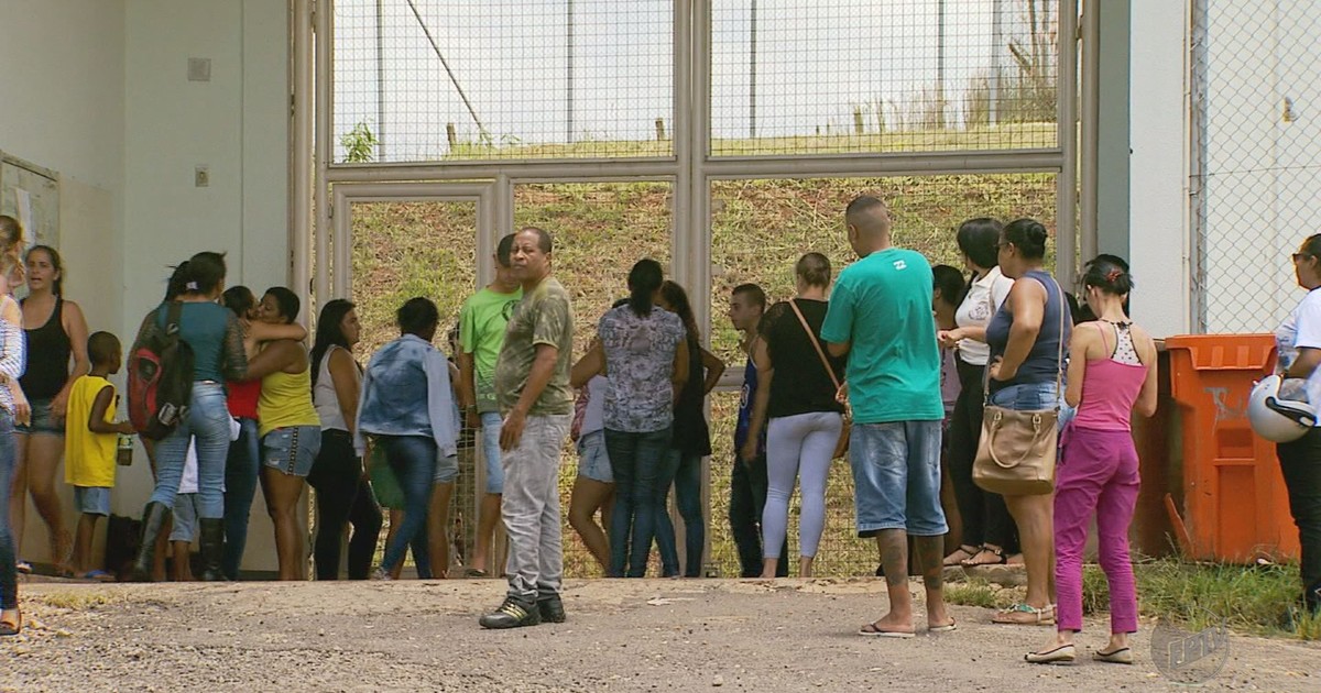 Detentos fazem tumulto por superlotação em Pouso Alegre, MG - Globo.com