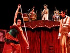 Palhaços fazem show musical com a ajuda do público em cidades de SC 