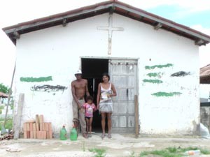 Prefeitura paga despesa para coveiro deixar de morar em cemitrio na BA (Foto: Alex Gonalves/ Bahia Dia a Dia)