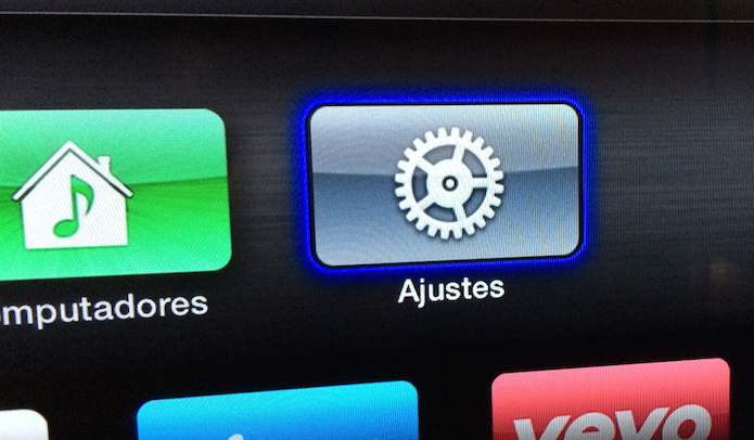 Acessando o item Ajustes na tela inicial da Apple TV (Foto: Reprodução/Edivaldo Brito)