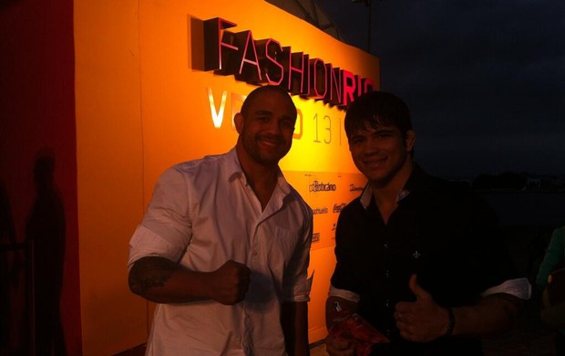 Rafael Feijão e Erick Silva Fashion Rio MMA UFC (Foto: Reprodução/Twitter)