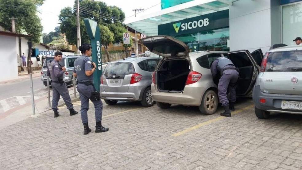 Polícia apreende carro clonado em Vargem Alta (Foto: Divulgação/ Polícia)