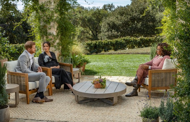 UNSPECIFIED - UNSPECIFIED: In this handout image provided by Harpo Productions and released on March 5, 2021, Oprah Winfrey interviews Prince Harry and Meghan Markle on A CBS Primetime Special premiering on CBS on March 7, 2021. (Photo by Harpo Production (Foto: Harpo Productions/Joe Pugliese v)