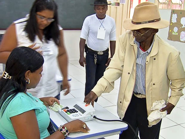 Eleitor de 106 anos descendente de quilombolas vota em MT (Foto: Reprodução/TVCA)
