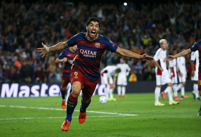 Suárez gol Barcelona Bayer Leverkusen (Foto: Sergio Perez / Reuters)