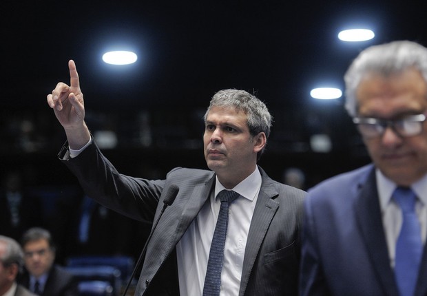 Em pronunciamento durante julgamento do impeachment, o senador Lindbergh Farias (PT-RJ) trocou ofensas com Ronaldo Caiado (DEM-GO). (Foto: Pedro França/Agência Senado)