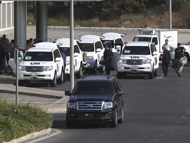 Especialistas da ONU chegam ao Aeroporto Internacional de Beirute, no Líbano. (Foto: Hussein Malla / AP Photo)